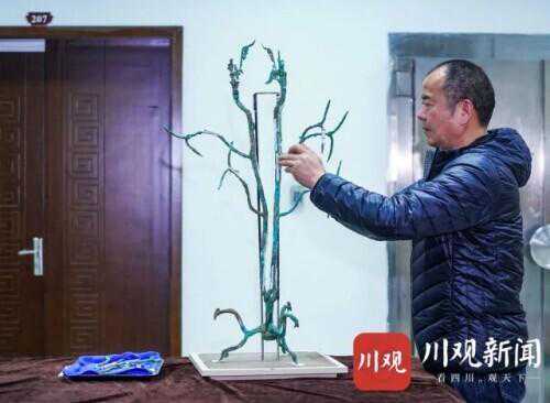 三星堆又双叒上新了！3号神树“再生”，造型奇特