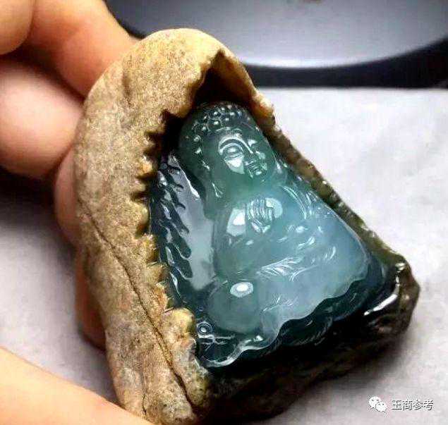 震撼——带皮雕刻的翡翠，好的设计师眼里没废料