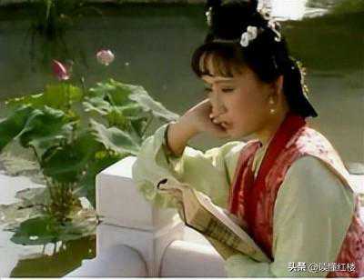 香菱咏月——一片砧敲千里白，半轮鸡唱五更寒
