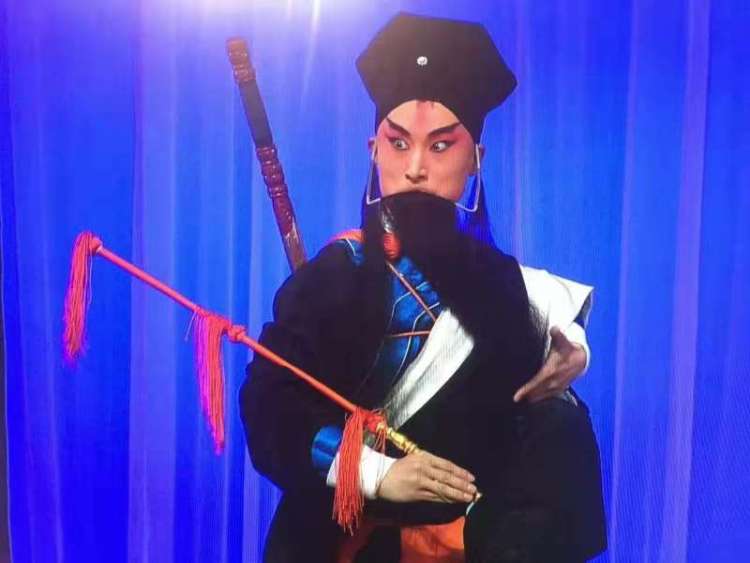 京剧演员巩发艺红梅大赛获金奖
