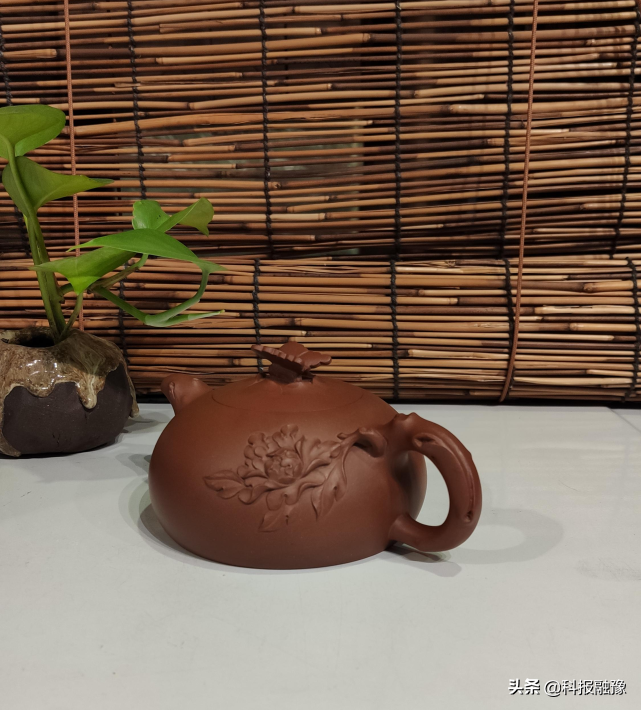 国色天香牡丹壶——魏孝朋紫砂作品赏析