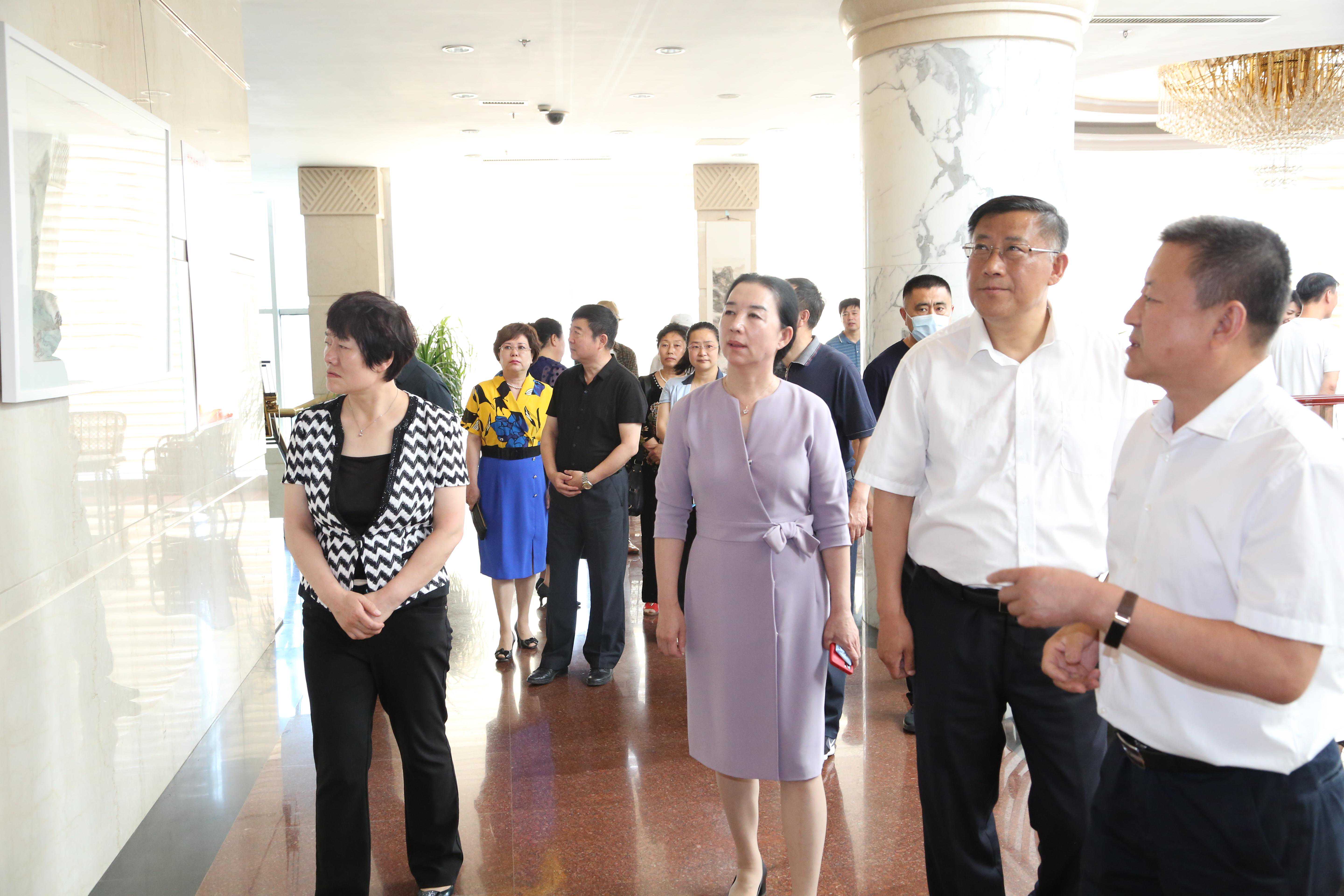 翰墨飘香绘党史，丹心颂党抒豪情