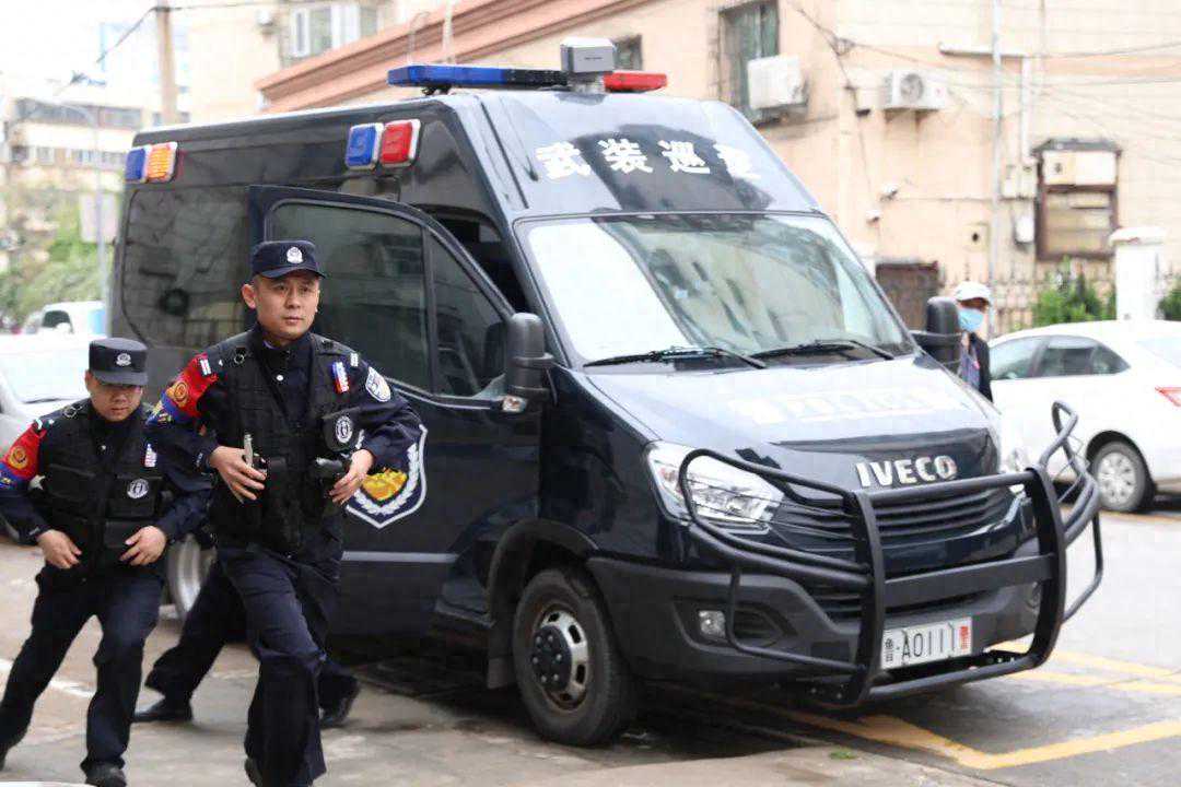 从“冰山战士”到“城市神捕”，这位转业民警屡立战功！