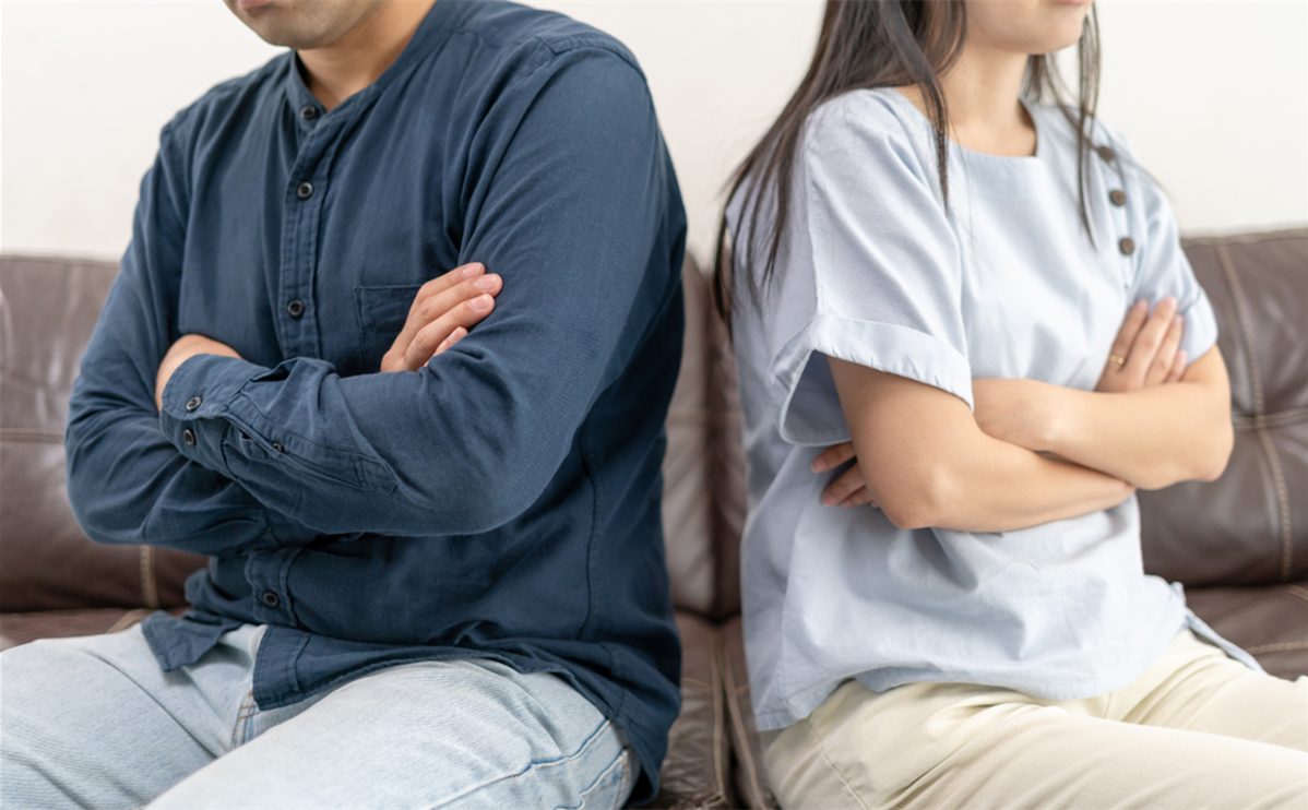 母亲打18通电话催我回家，刚上车弟弟发来消息：我结婚还缺20万