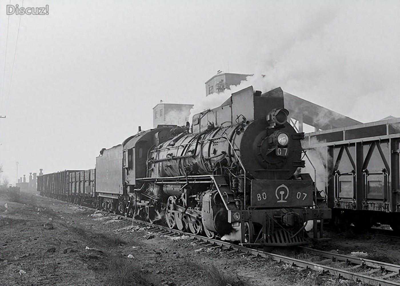 1953年，我拿起铁锹挖铁路，每挖一锹都是对祖国的承诺