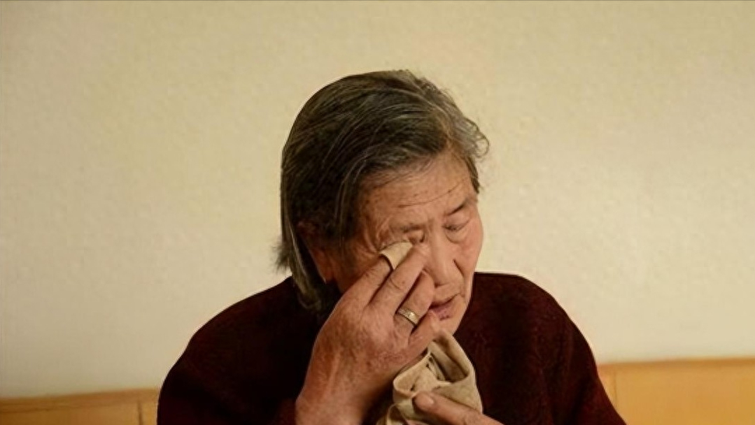 老公家暴我想离婚，他却不同意，没想到一场意外，却让我获赔50万
