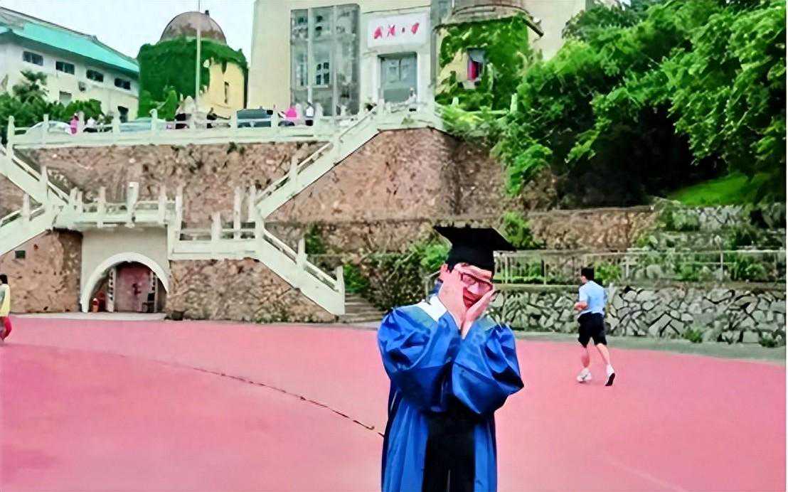 新冠吹哨人李文亮离世后，他的妻子付雪洁，如今生活过的怎样？