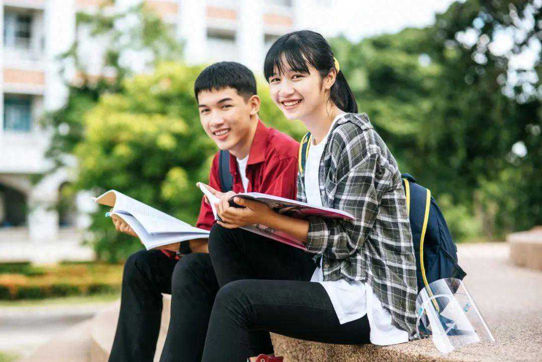 孩子成年后仇恨父母，成了中年父母最大的无奈