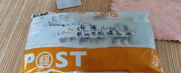 寄给狗狗的快递，快递员要求出身份证明，主人：盖脚印可以吗？