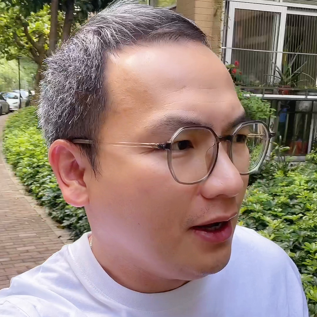 你该不会把很普通甚至垃圾的翡翠手镯当成了精品吧？精品手...