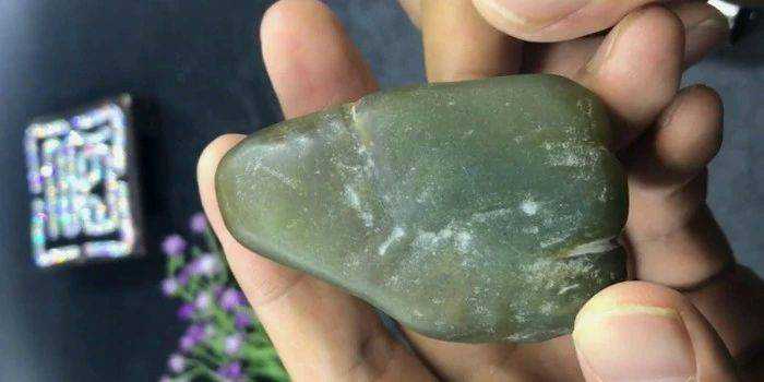 翡翠交流：油彩味浓厚的大马坎水石，雕刻出来的成品是怎样的呢？