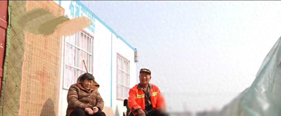 公公拎棍子把儿媳头打破，如今想回家求照顾，儿媳：去住火葬场看