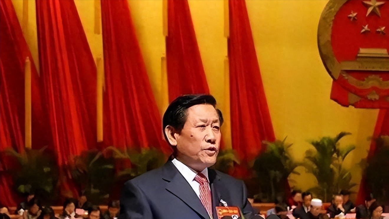 万万没想到！退休副省级官员，买路边菜，吃路边摊，早饭只花五元